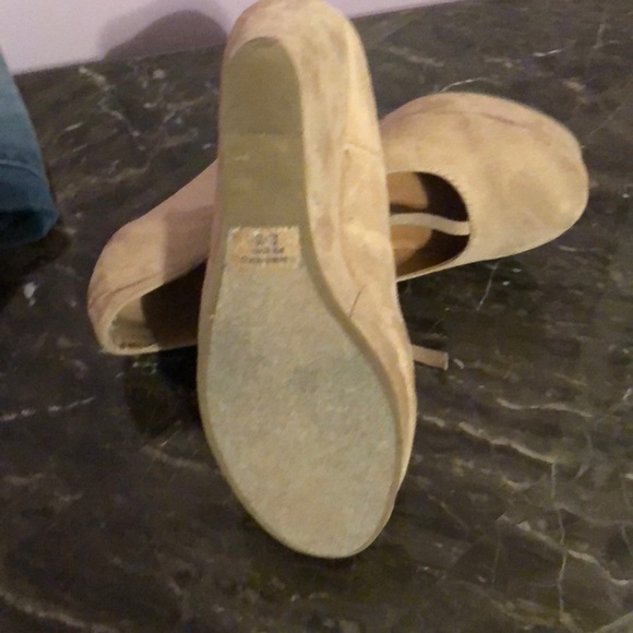 Heels - Picture 3 of 3